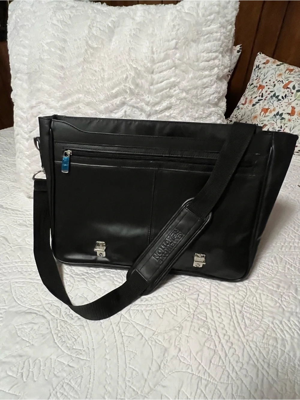 Kenneth Cole Reaction Black Leather Messenger Bag with Adjustable Strap